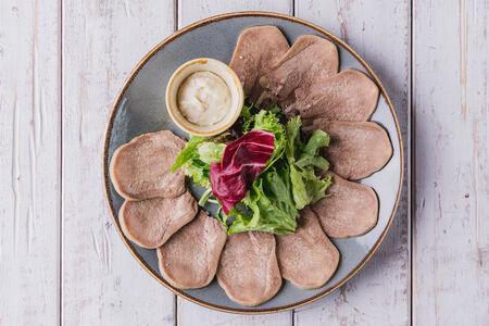 Язык отварной с хреном