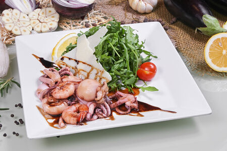 Рукола с морепродуктами