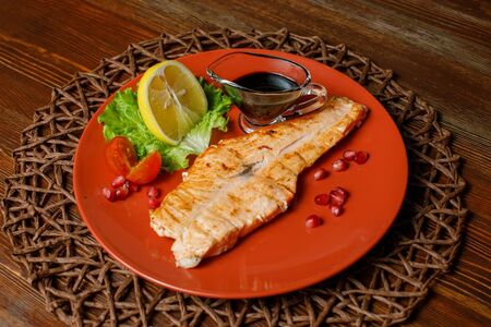 Стейк из семги на углях