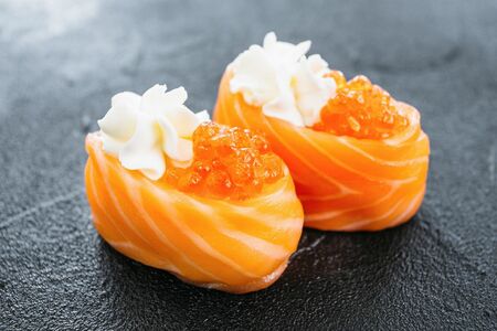 Гункан Салмон икура