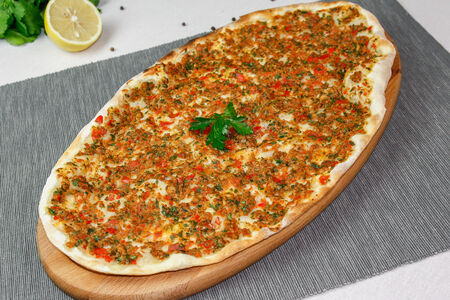 Лахмаджун с бараниной