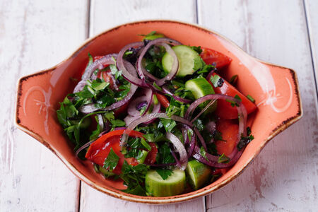 Салат по-грузински с грецкими орехами