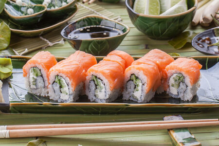 Ролл Филадельфия с лососем