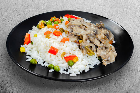 Рис с овощами и грибами в сливочном соусе