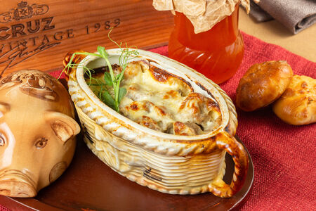 Мясо, запечённое в сметане