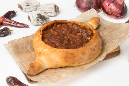 Хачапури по-аджарски с лобио