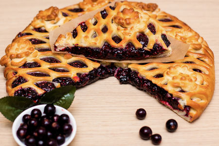 Пирог со смородиной