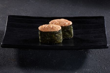 Острые суши лосось 2 шт