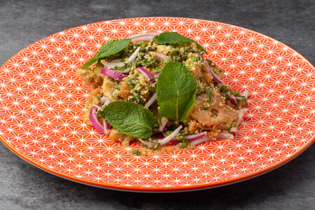 Салат с жареной свининой Нам Ток Му