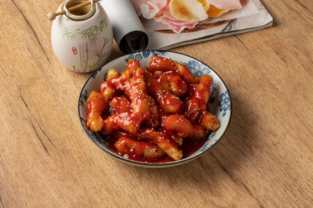 Свинина хрустящая в кисло-сладком соусе