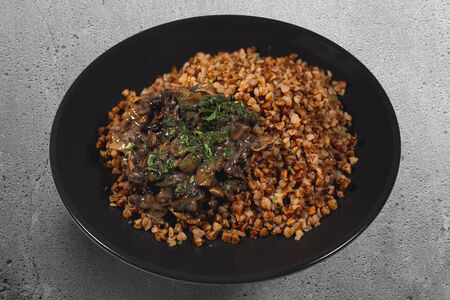 Гречневая каша с грибами в сливочном соусе