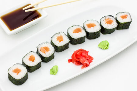 Ролл с лососем