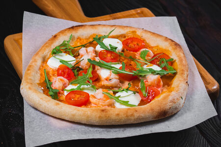 Пицца с креветками