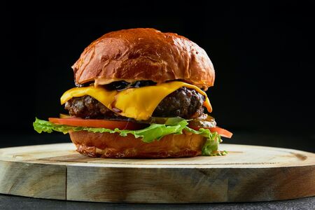 Бургер с мраморной говядиной