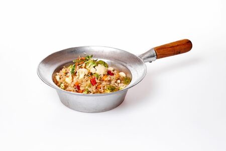 Жареный рис с овощами