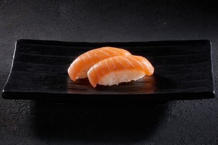 Суши лосось 2 шт