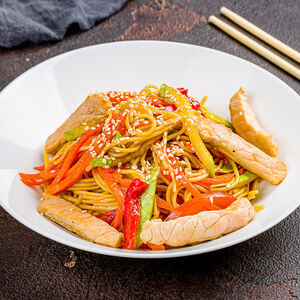 Вок с яичной лапшой