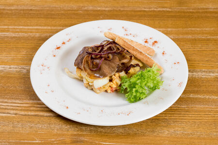 Салат Картофельный с языком гриль