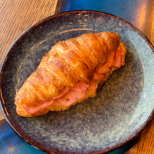 Круассан с ветчиной и сыром