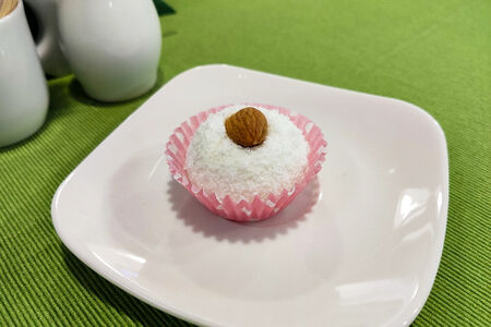 Конфеты кокосовые с миндалем