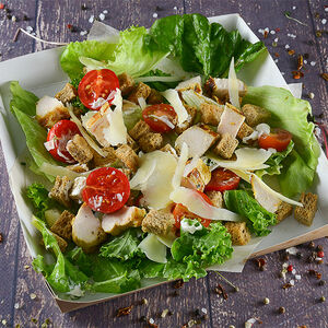 Салат Цезарь с курицей