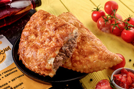 Чебурек с мраморной говядиной