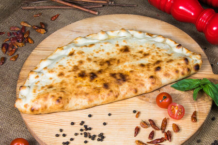 Кальцоне с ветчиной и сыром