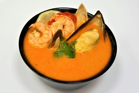 Суп Том Ям с рисом на пару