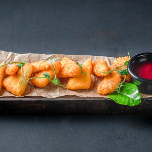 Жареный сулугуни с абрикосовым вареньем