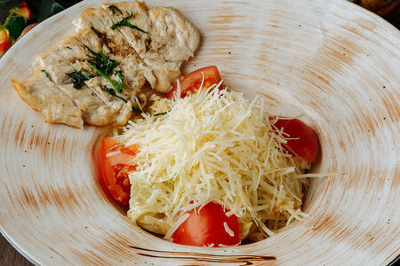 Салат Цезарь с курицей