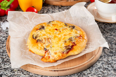 Пицца Домашняя с шампиньонами