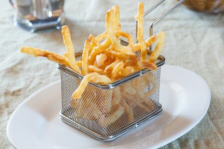 Сыр-косичка жареный