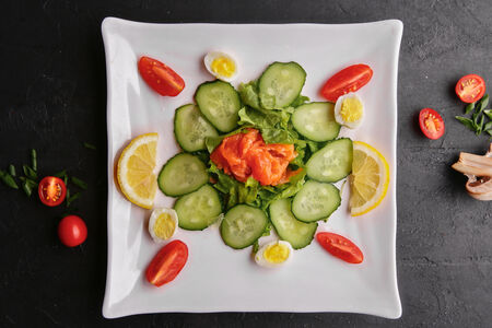 Салат с лососем