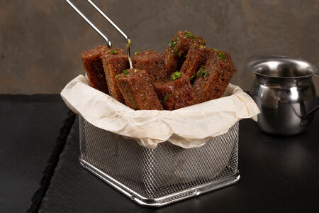 Гренки чесночные