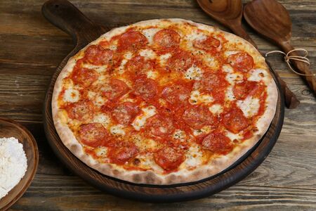 Пицца Салями сальсичча пиканте