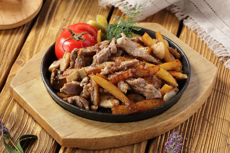 Жареха со свининой