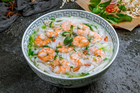 Суп Фо с креветками Pho Tom