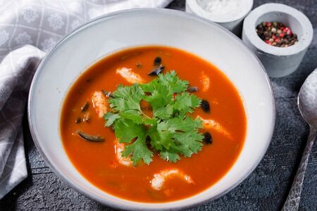 Солянка Том ям с креветками