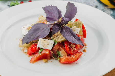 Салат Грузинский с брынзой