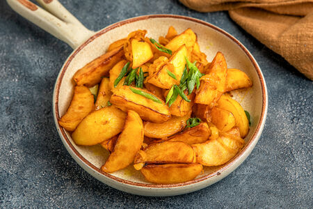 Жареный картофель с луком