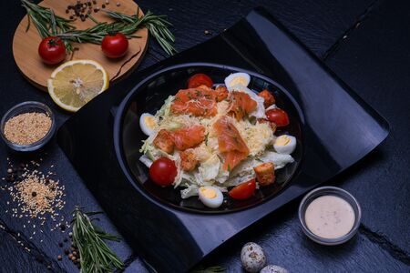 Салат Цезарь сан с семгой