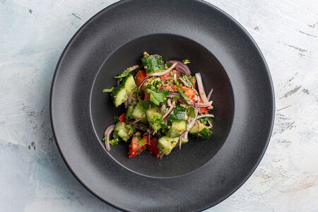 Салат из свежих овощей по-грузински