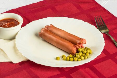 Сосиски отварные говяжьи с гарниром