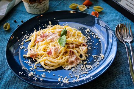 Паста с беконом в сливочном соусе