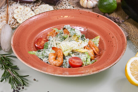 Цезарь с креветками от Стейкс