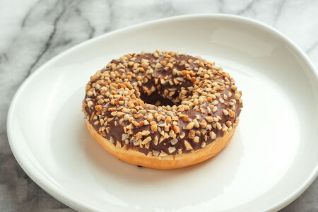 Донатс с ореховой начинкой и арахисом