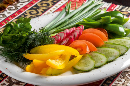 Ассорти свежих фермерских овощей