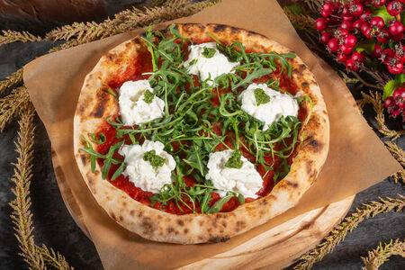 Пицца Фирменная с сыром страчателла