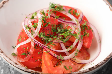 Томатный салат