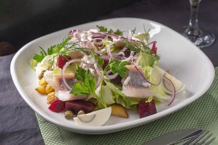 Салат Авторская сельдь под шубой с печёным картофелем и свёклой